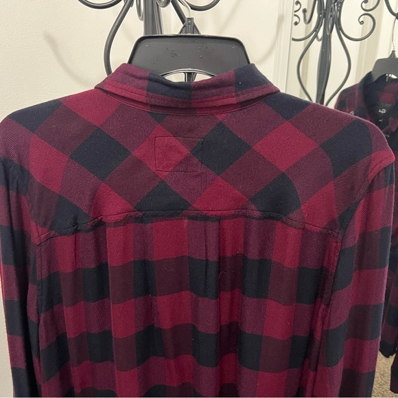 RAILS New Plaid Button-Up Shirt - Black and Red. #21 - Picture 7 of 10